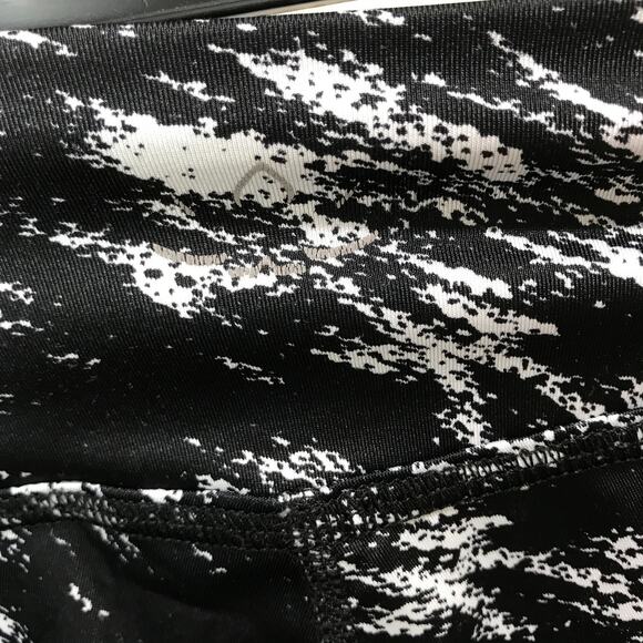 Beyond Yoga Lux Etched Block Print Leggings - Picture 5 of 10